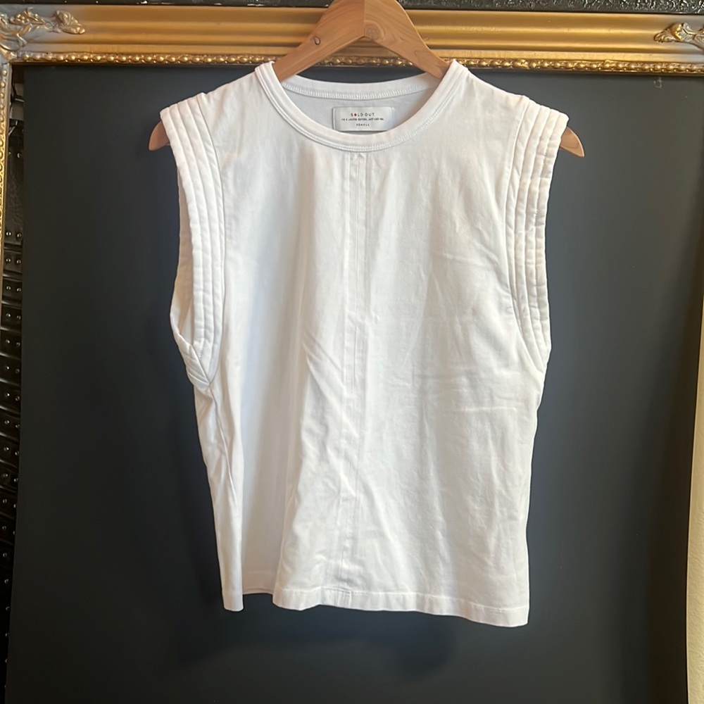 White T shirt with structured sleeve// size Xsmall